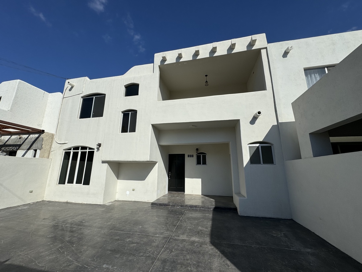 8 de 18: Fachada principal