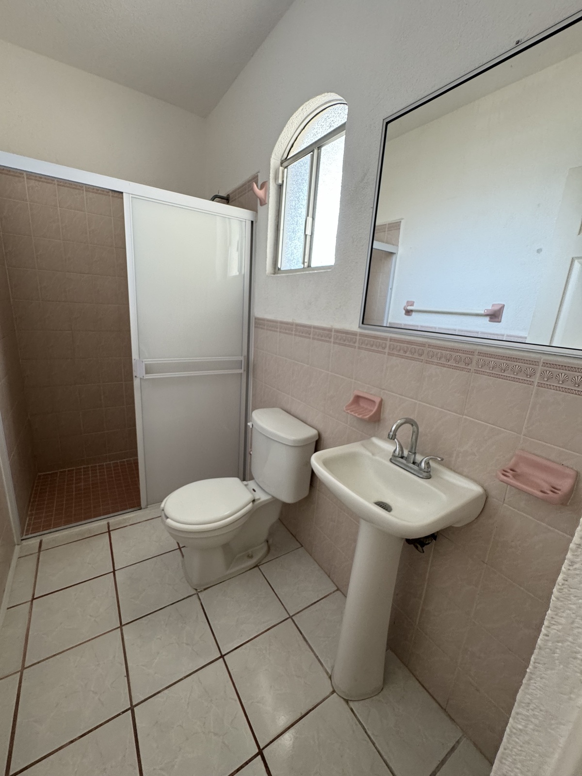 17 de 18: Baño que comparten 2 recámaras