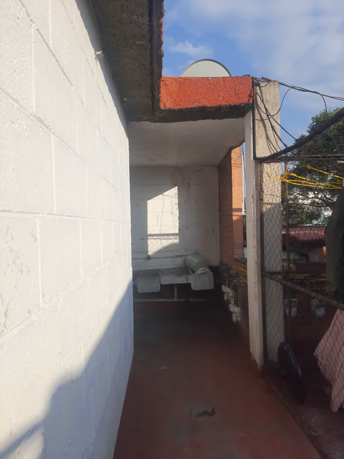 12 of 16: Area azotea