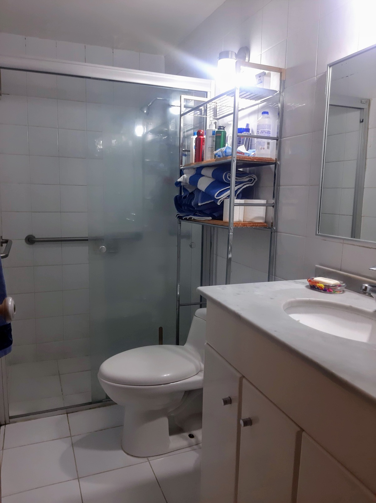 8 of 16: Baño