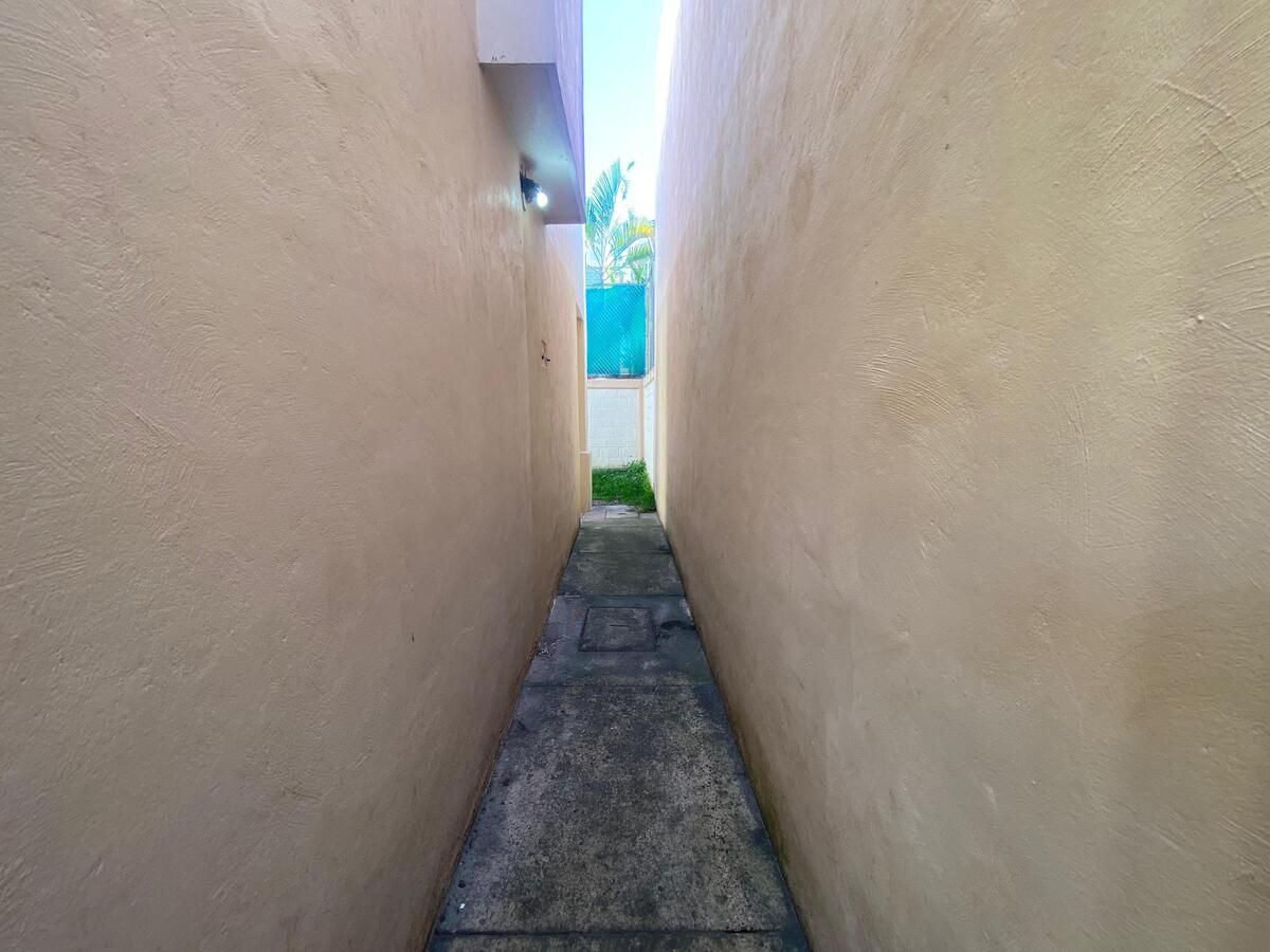 Acceso de servicio al patio trasero
