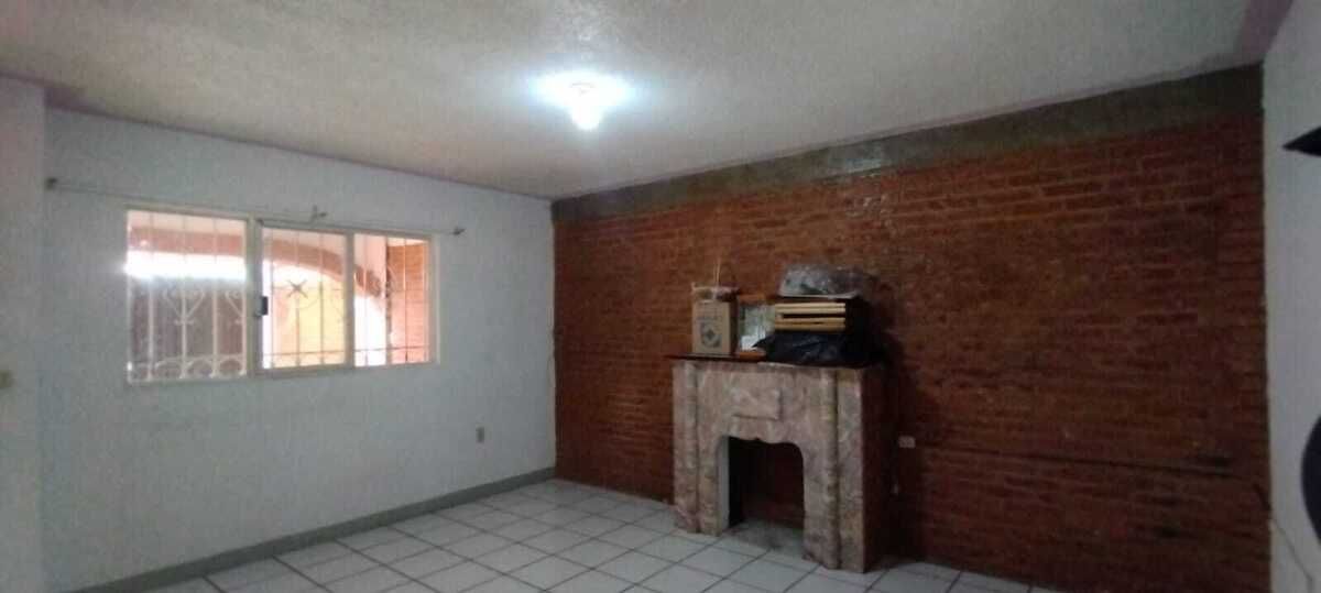 5 of 19: Sala