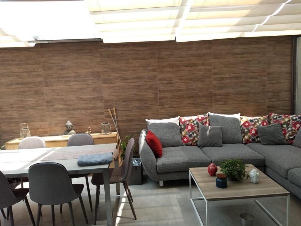 ACOGEDORA Casa en condominio sólo 8 casas en el conjunto