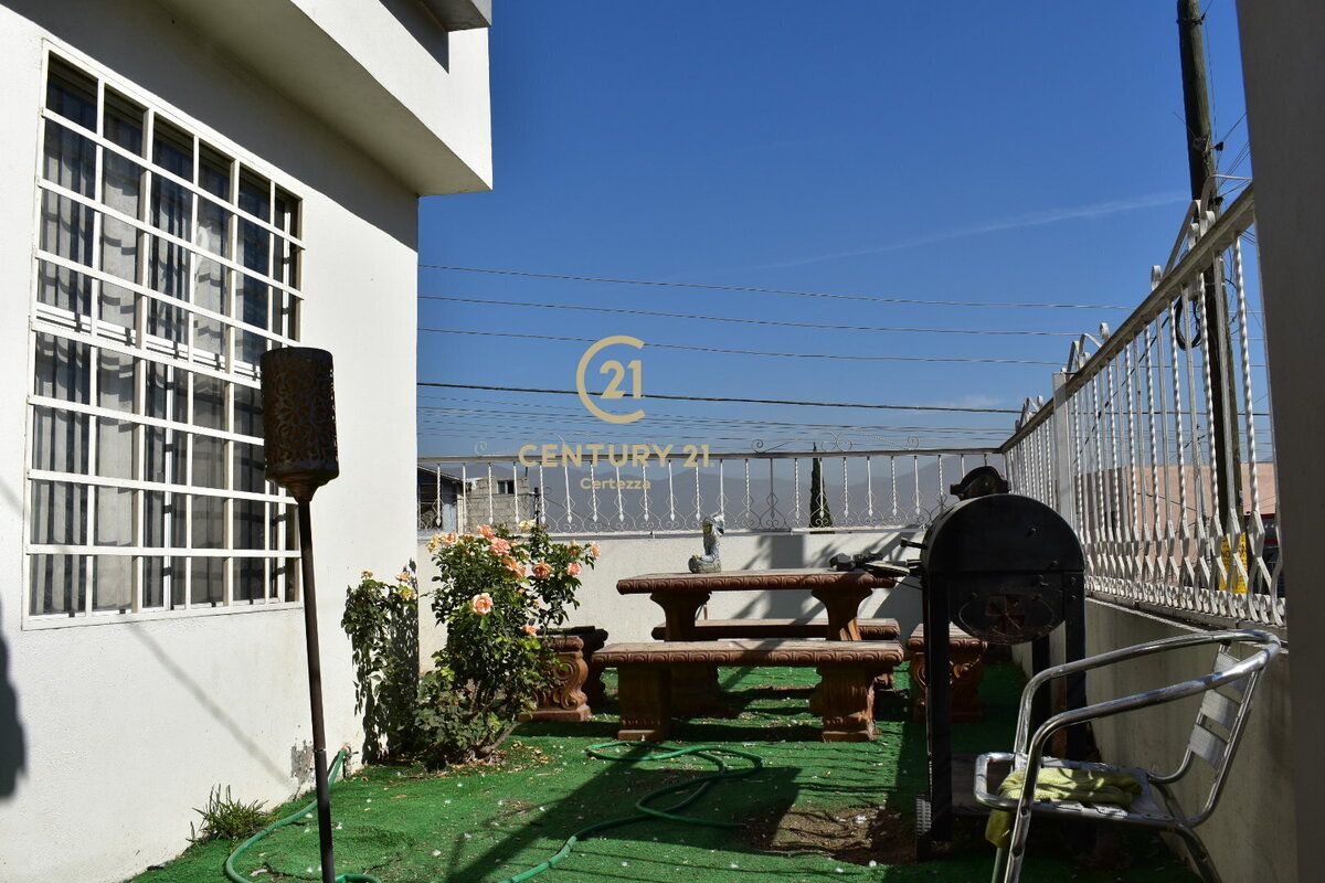 PATIO FRONTAL