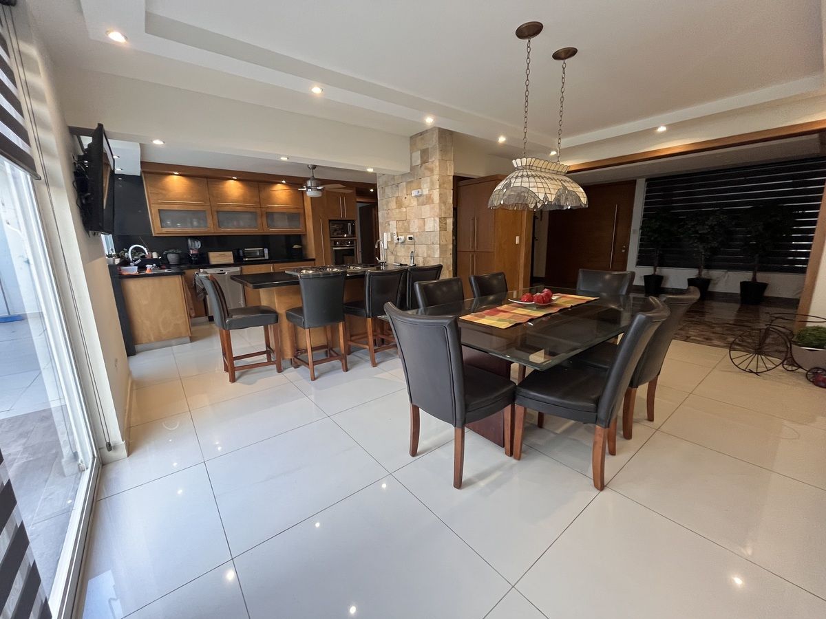 7 of 37: Ante comedor