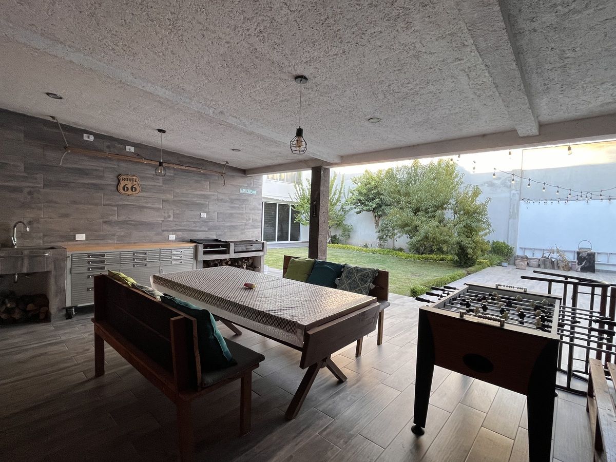 12 of 37: Área social