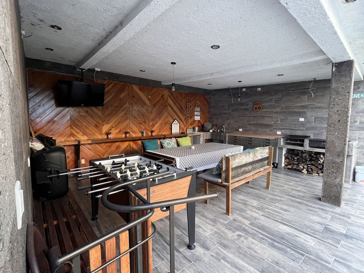 14 of 37: Área social