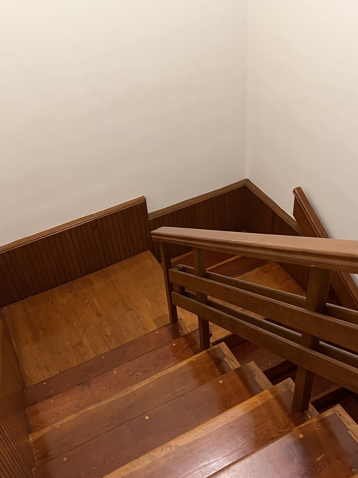 16 of 37: Escaleras de fina madera