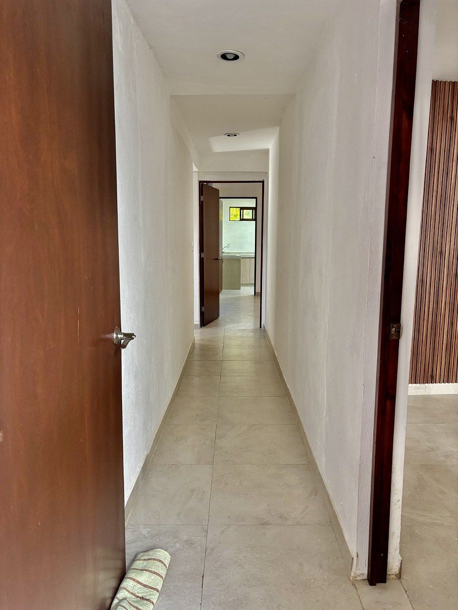 17 de 18: pasillo desde el fondo al frente