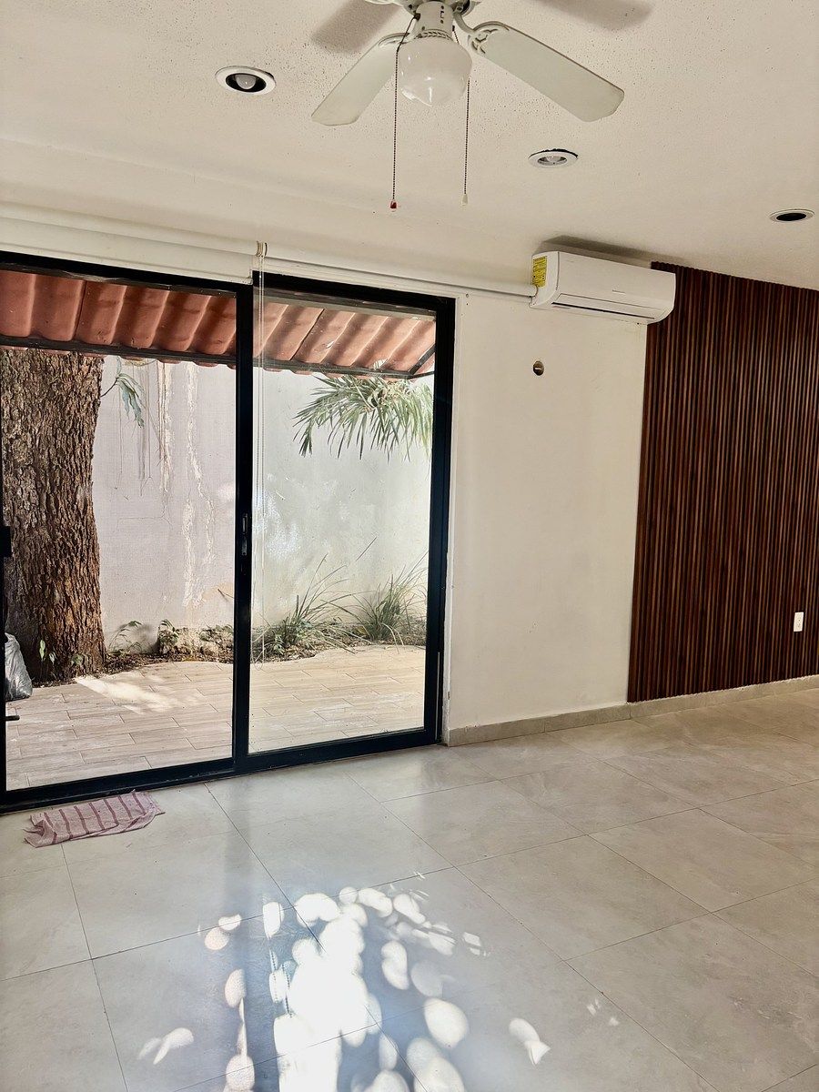 6 de 18: ventana al patio lateral