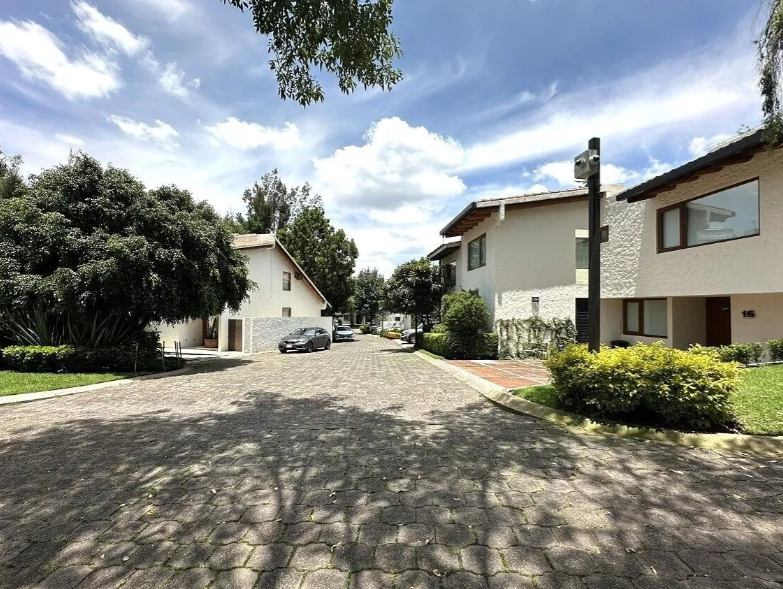 619, Avenida José María Castorena, El Molino, 05240 con 4 Recámaras, 200 Metros Cuadrados, 3 Baños y 2 Puestos de Estacionamiento 619, Avenida José María Castorena, El Molino, 05240 con 4 Recámaras, 200 Metros Cuadrados, 3 Baños y 2 Puestos de Estacionamiento