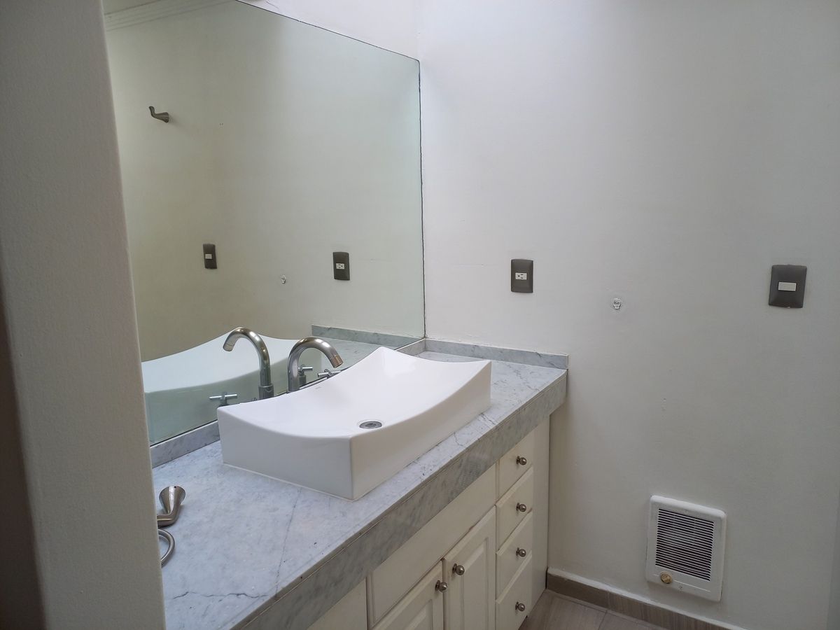 619, Avenida José María Castorena, El Molino, 05240 con 4 Recámaras, 200 Metros Cuadrados, 3 Baños y 2 Puestos de Estacionamiento