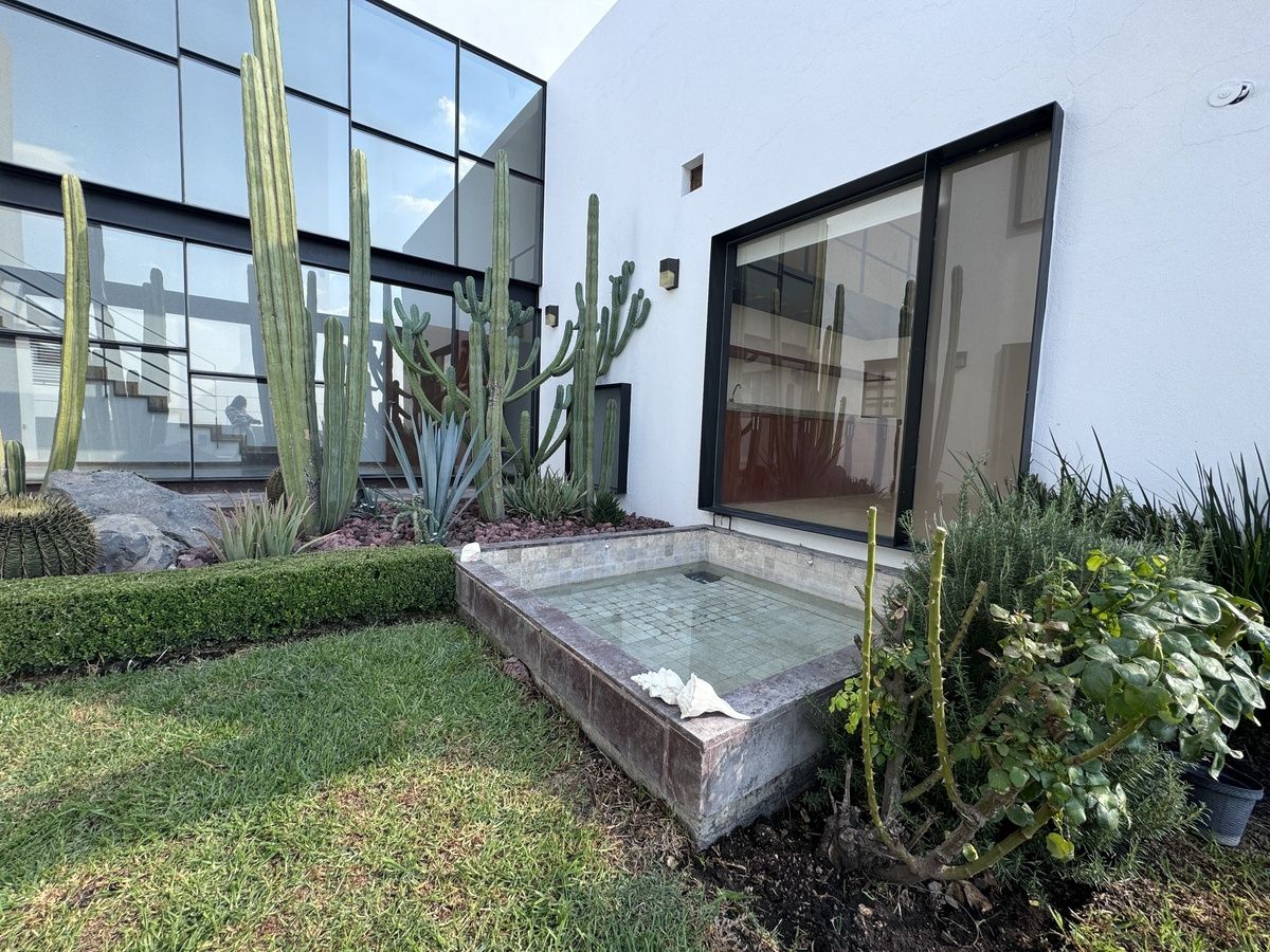 Preciosa casa en venta en Los Cipreses Corregidora