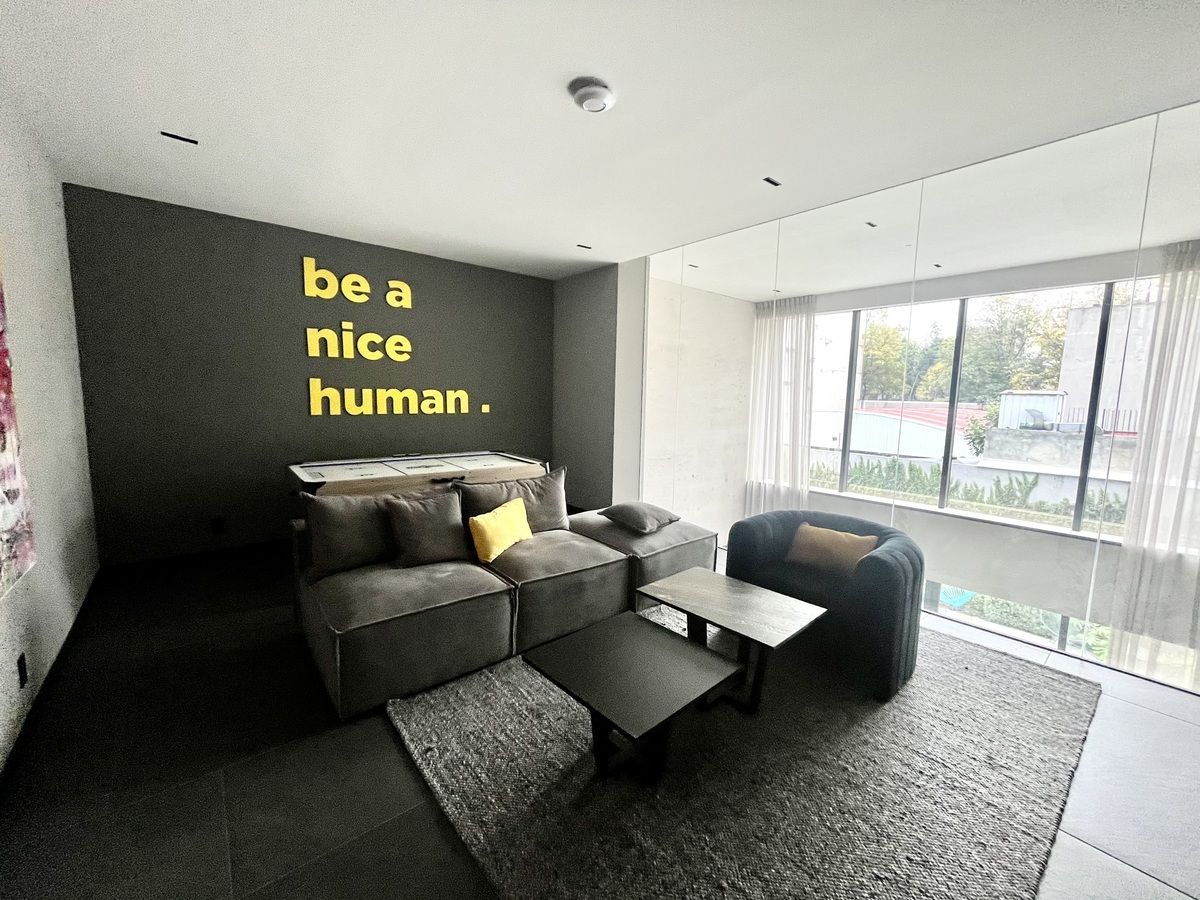 26 de 30: Salón de jóvenes