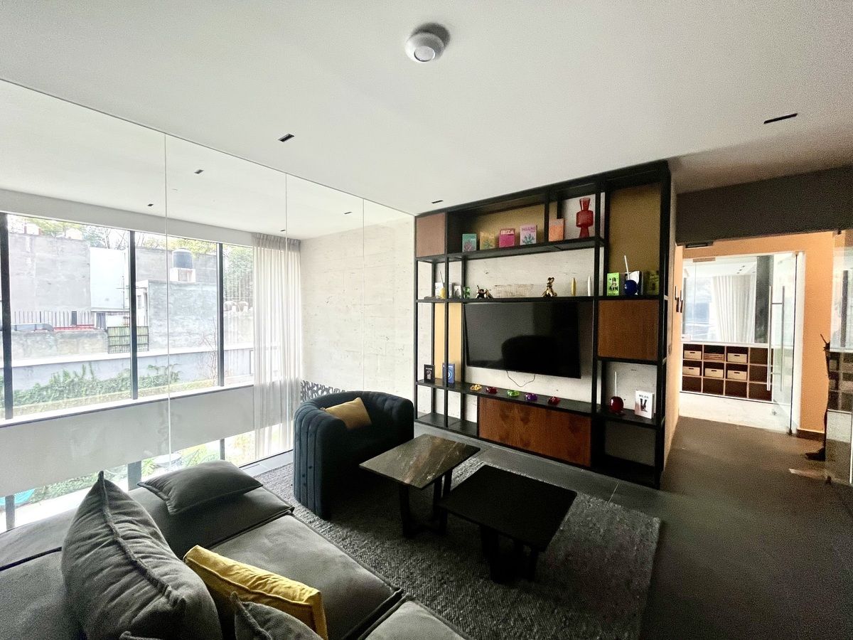 24 de 28: Salón de adultos