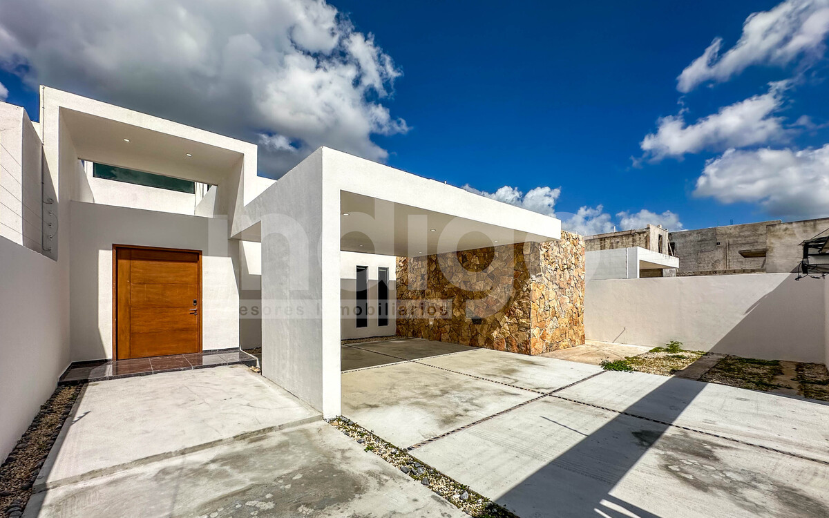 2 of 47: Fachada Frontal