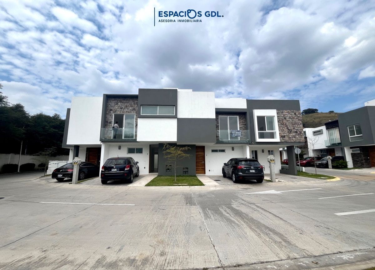 "Vive en Armonía: Tu Nueva Casa con Roof Garden y Vista Natural"
