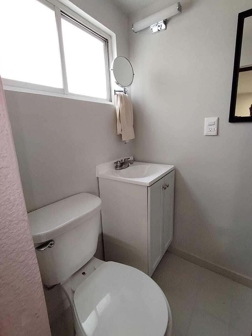 2 de 7: BAÑO