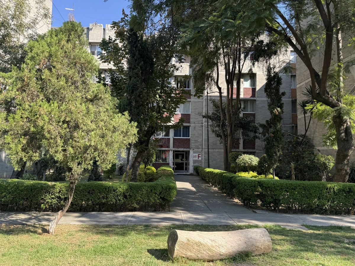 24 de 26: Edificio F, con gran ubicación dentro de la Unidad