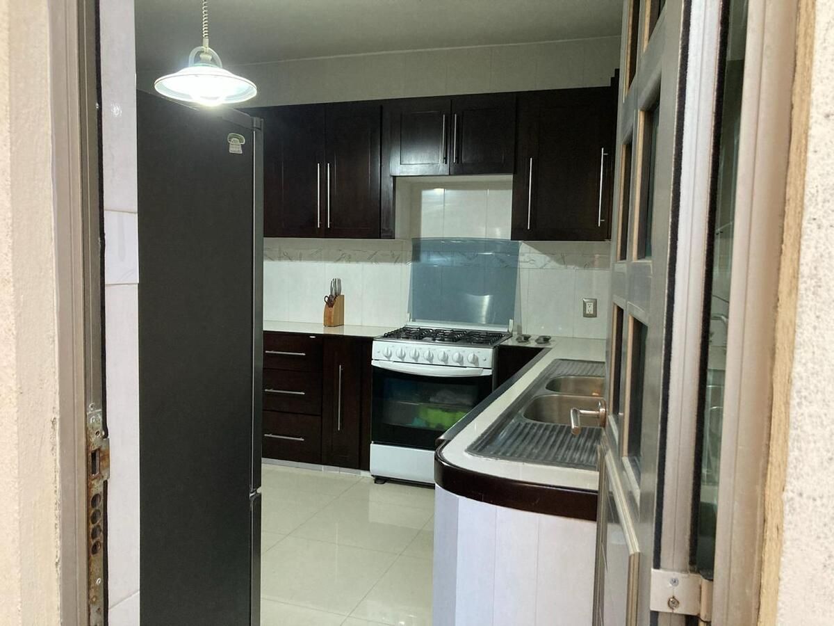 15 de 28: Acceso de cocina por patio