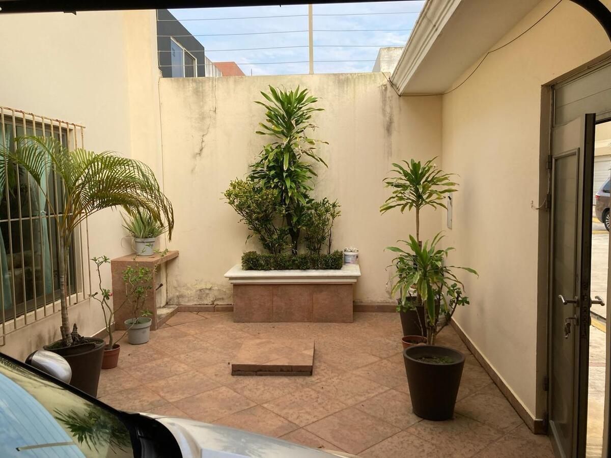 2 de 28: Patio