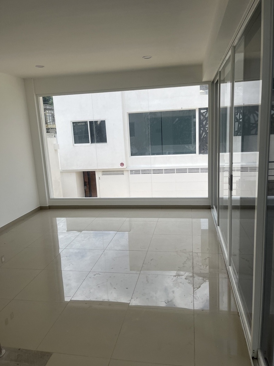 4 of 8: Sala y comedor