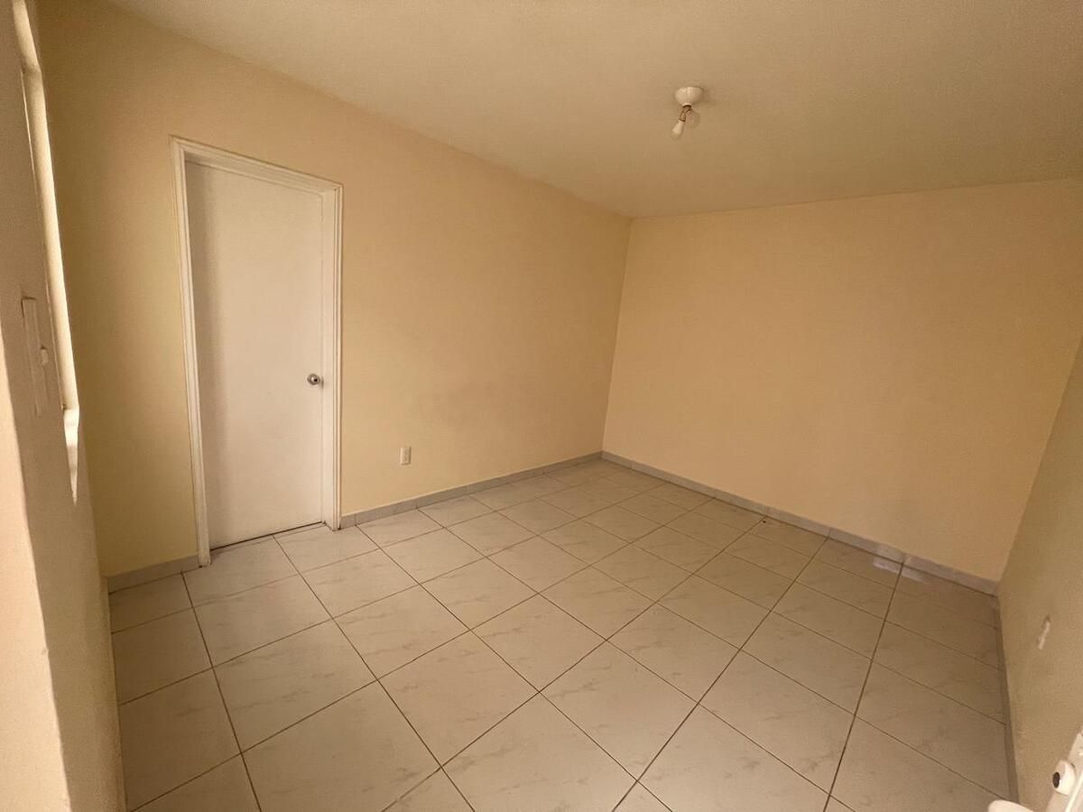 23 of 26: Cuarto de Servicio