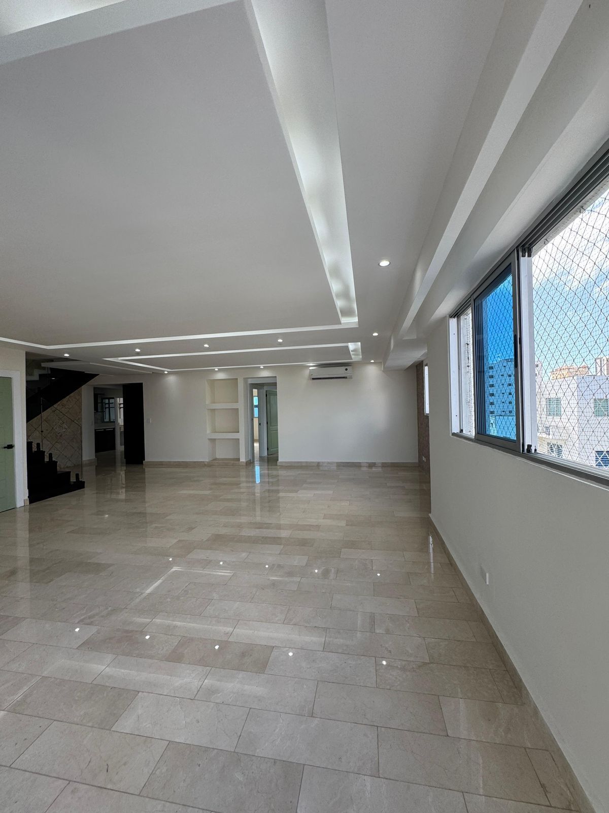2 of 15: Sala
