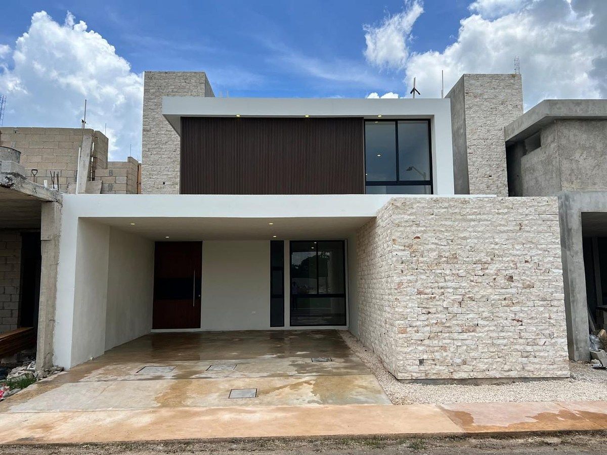 1 de 24: Fachada Principal