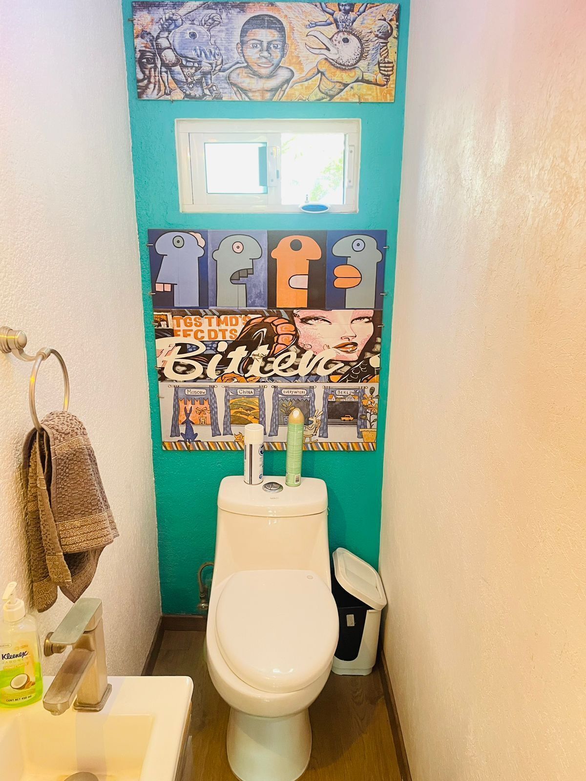 9 of 28: Medio baño