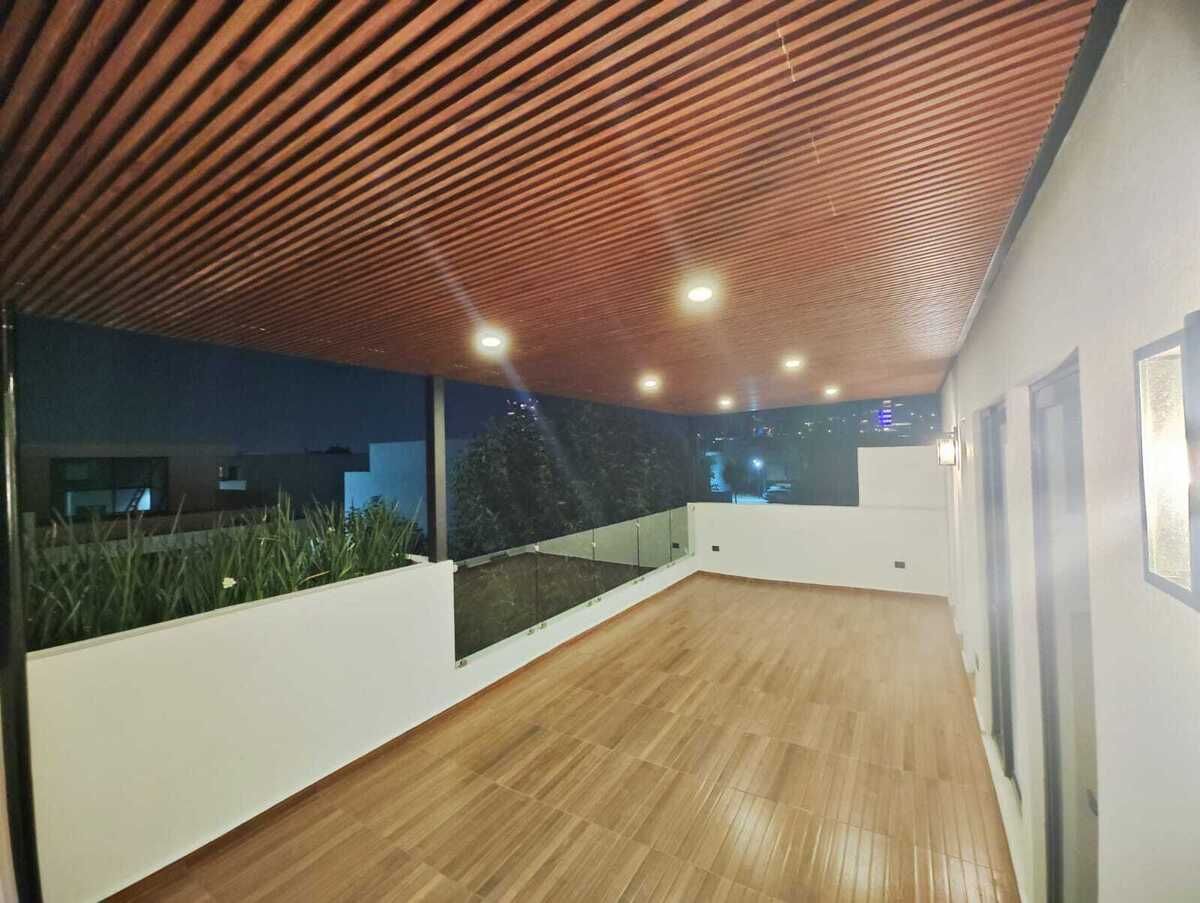 10 of 21: Roof Garden panorámico con vista a los volcanes