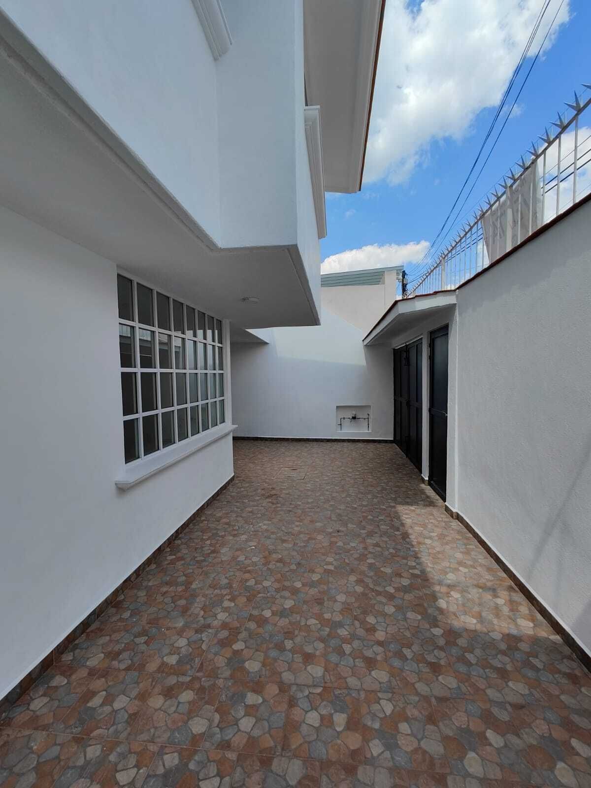 PATIO FRONTAL PARA DECORAR CON MACETAS