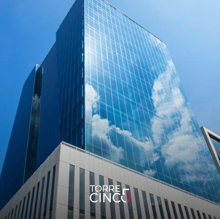 OFICINA EN RENTA VALLE ORIENTE PISO 8