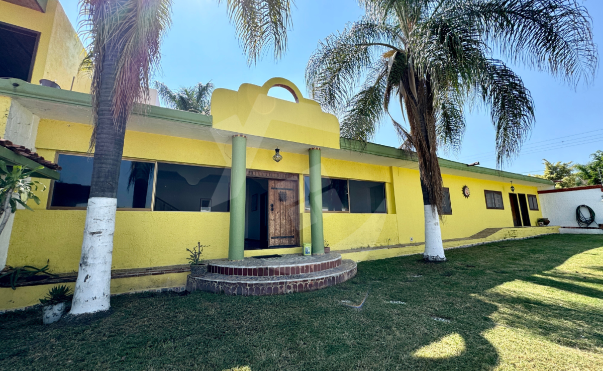 3 of 32: Fachada