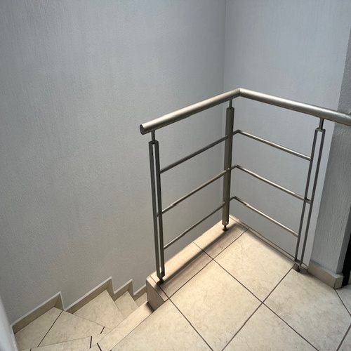 15 de 31: escalera hacia planta alta