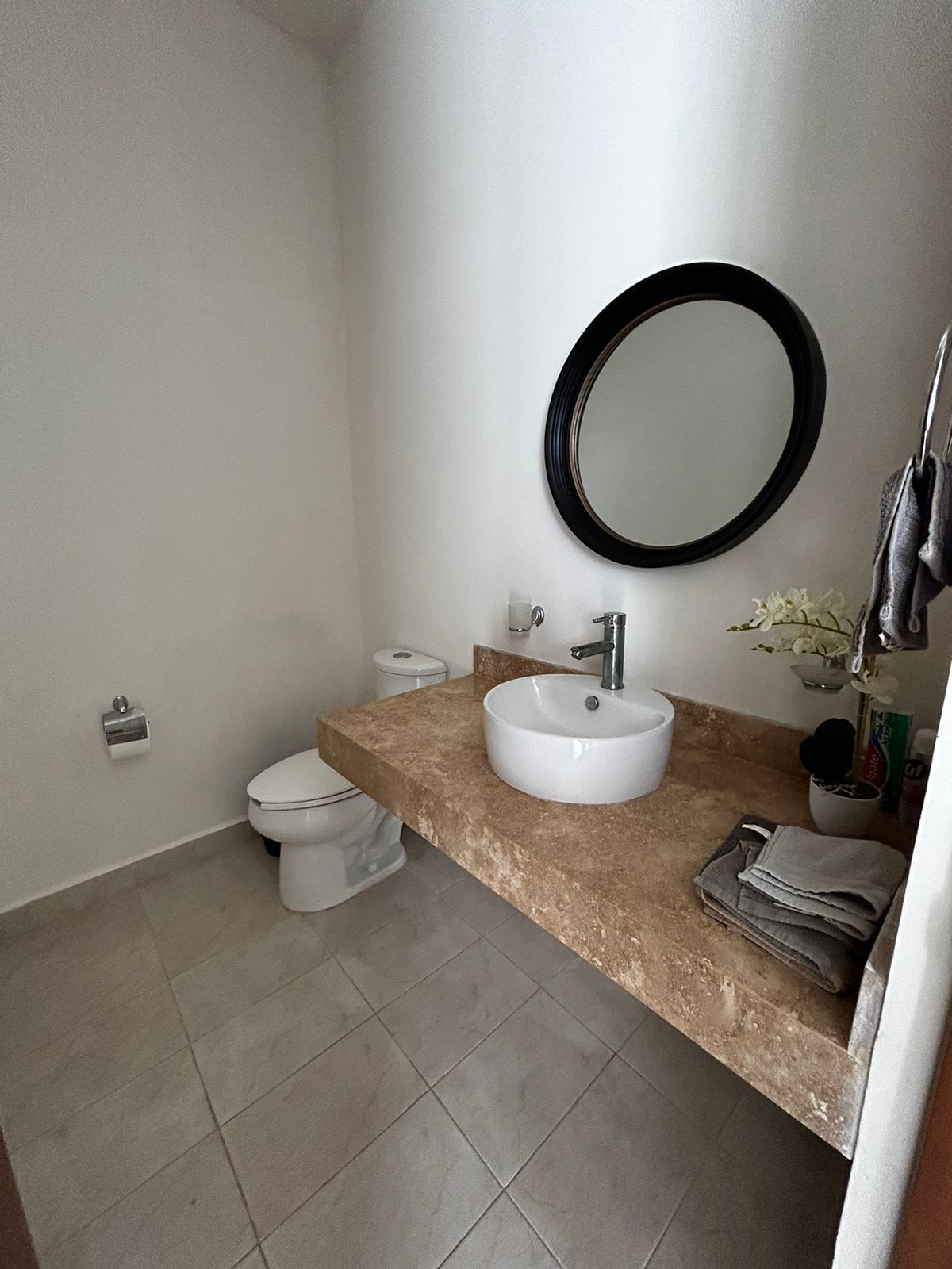 10 de 16: MEDIO BAÑO