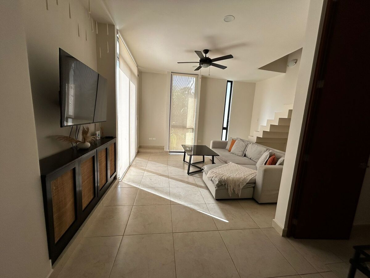 12 de 16: SALA CON TV