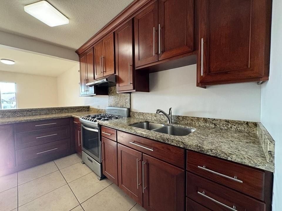 3 de 18: Cocina integral y estufa