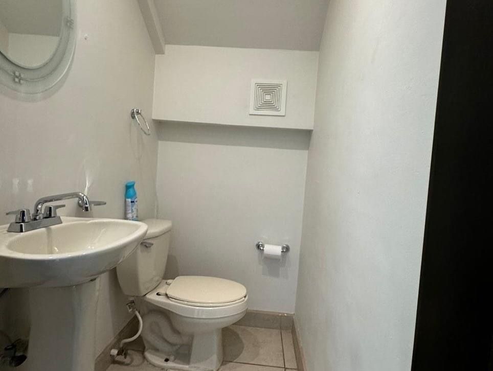 11 de 18: Medio baño