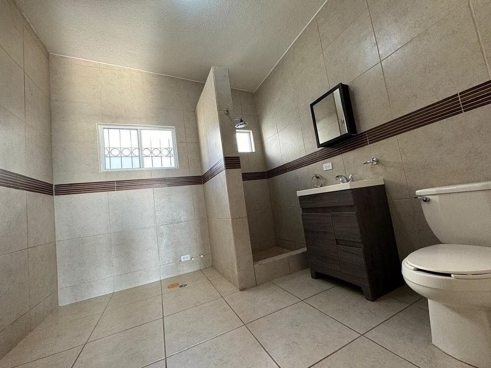 13 de 18: Baño completo