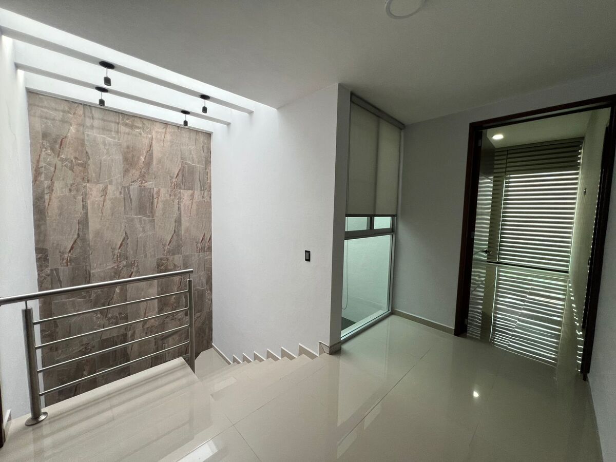 13 de 22: ENTRADA  A LA RECAMARA PRINCIPAL