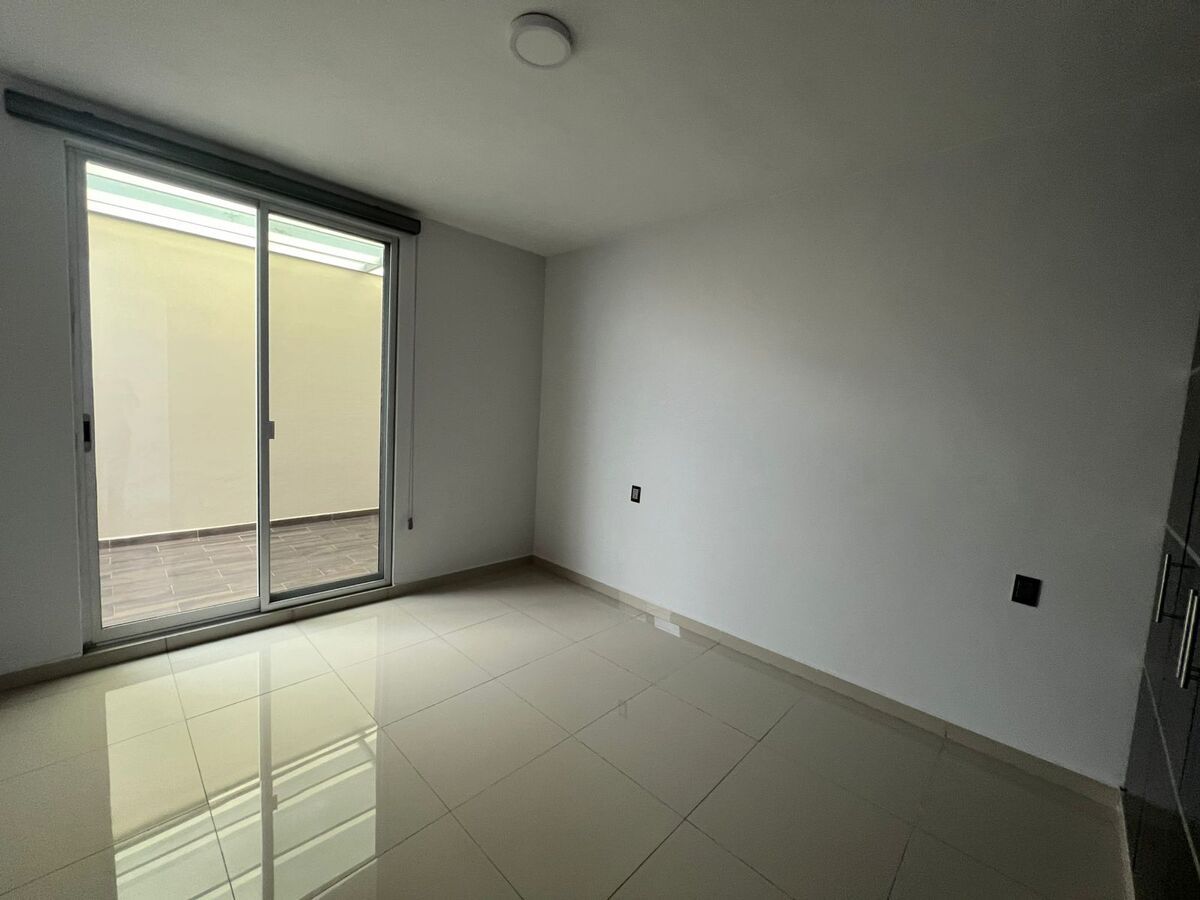 19 de 22: RECAMARA SECUNDARIA CON TERRAZA