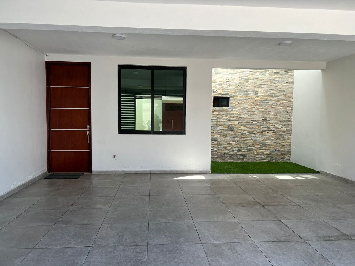 2 de 22: FACHADA POR DENTRO