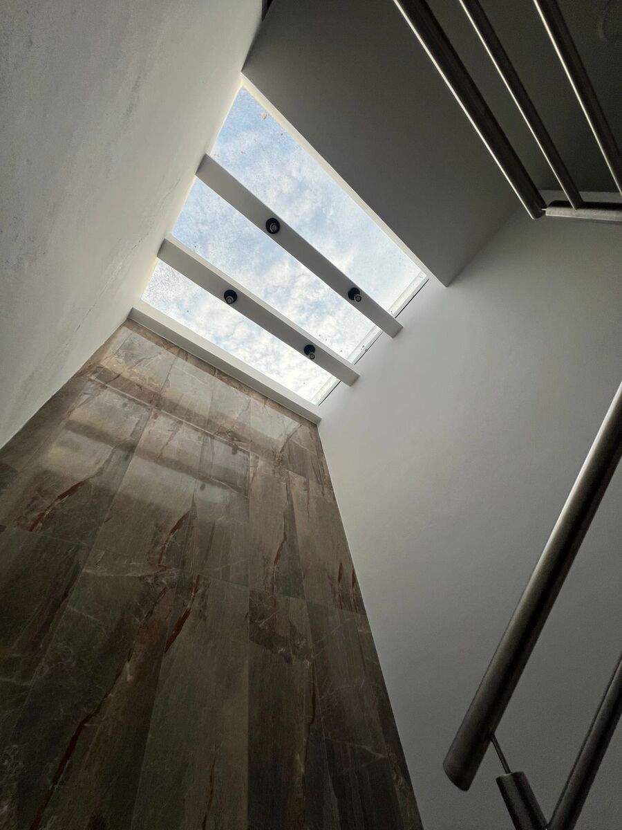 12 de 22: TRAGALUZ DE LAS ESCALERAS