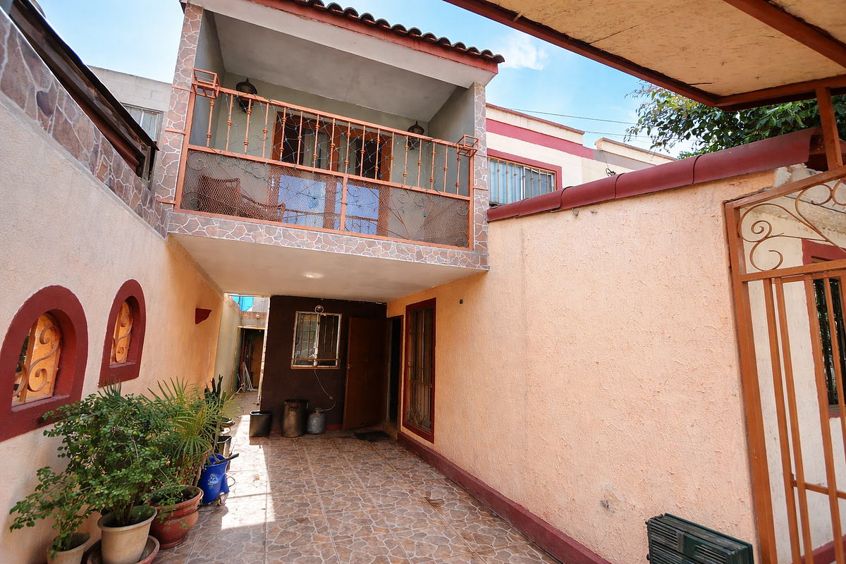 1 de 8: Fachada Principal