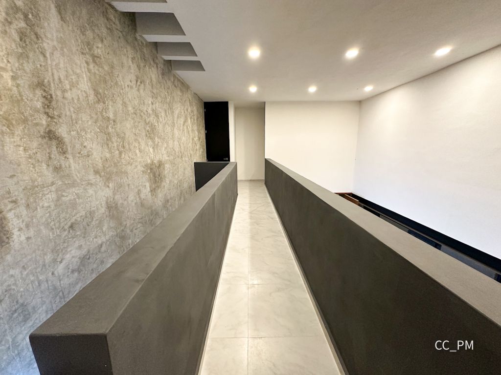 8 of 33: Pasillo de Distribución