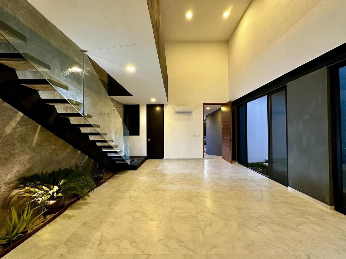 4 of 33: Sala y Comedor