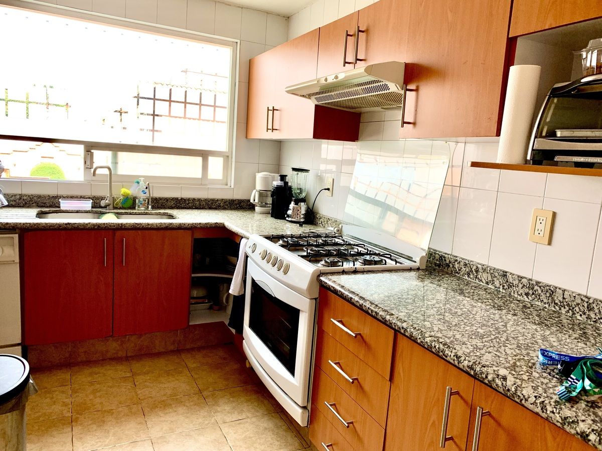 9 de 39: Cocina con cubierta de granito