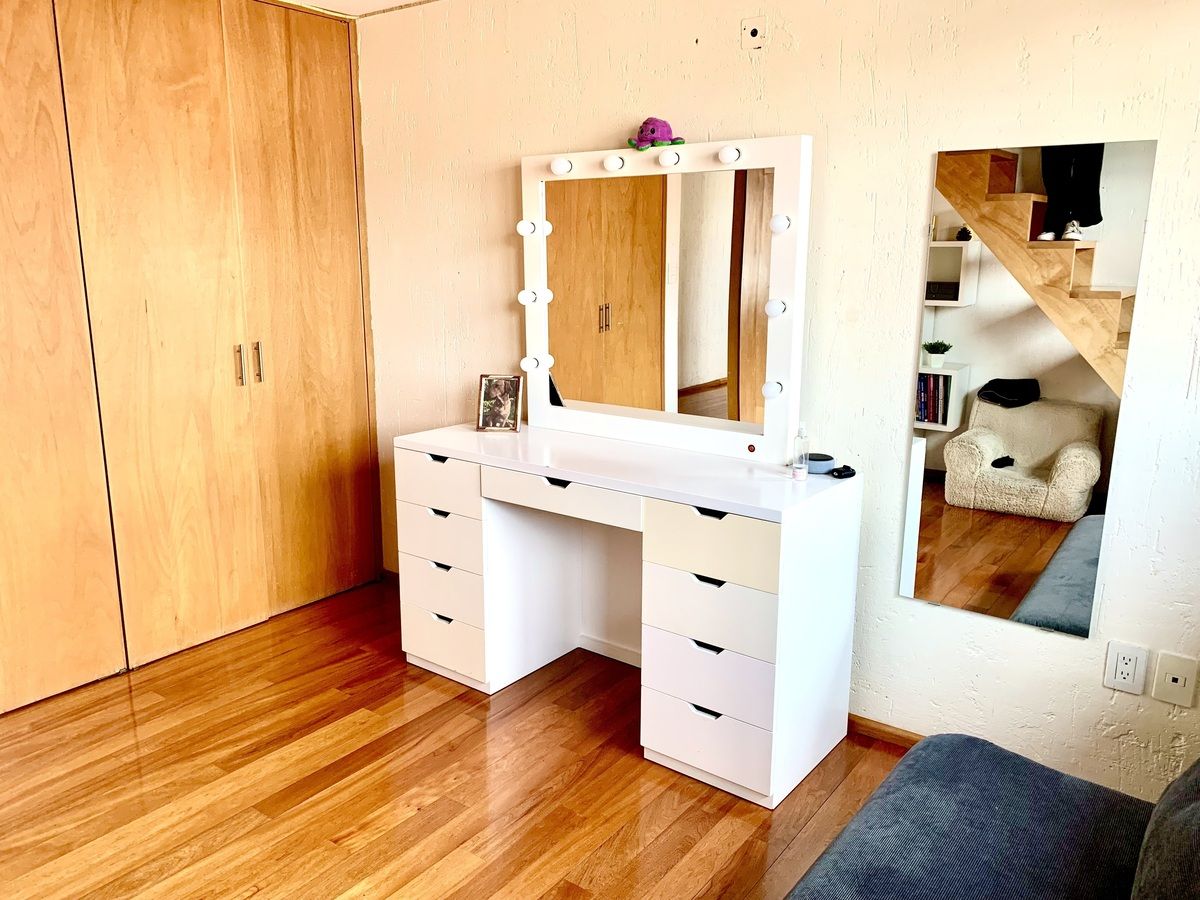 22 de 39: Parte abajo del tapanco, clóset