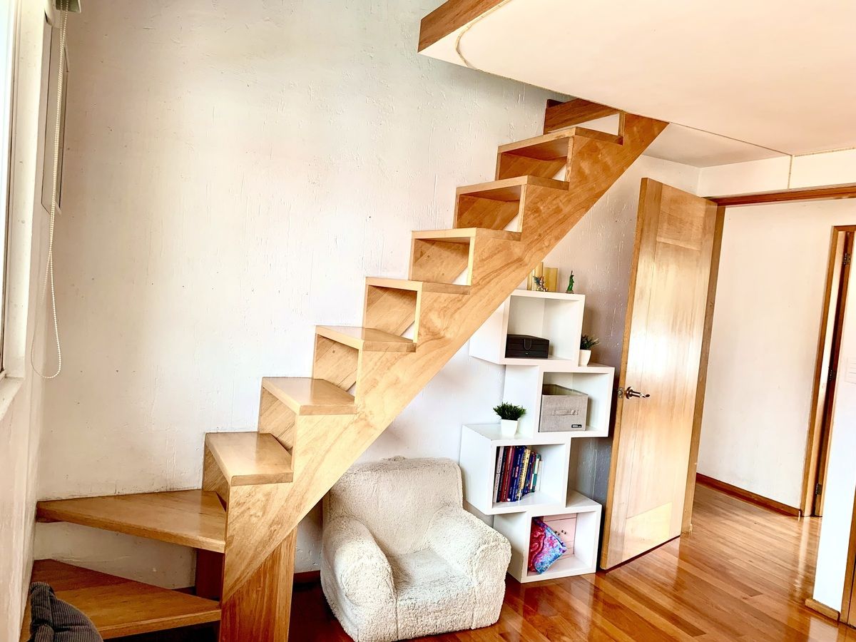 23 de 39: Escalera de tapanco